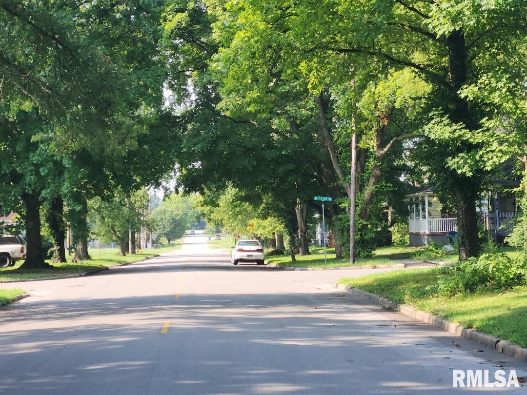 327 S HICKORY Street