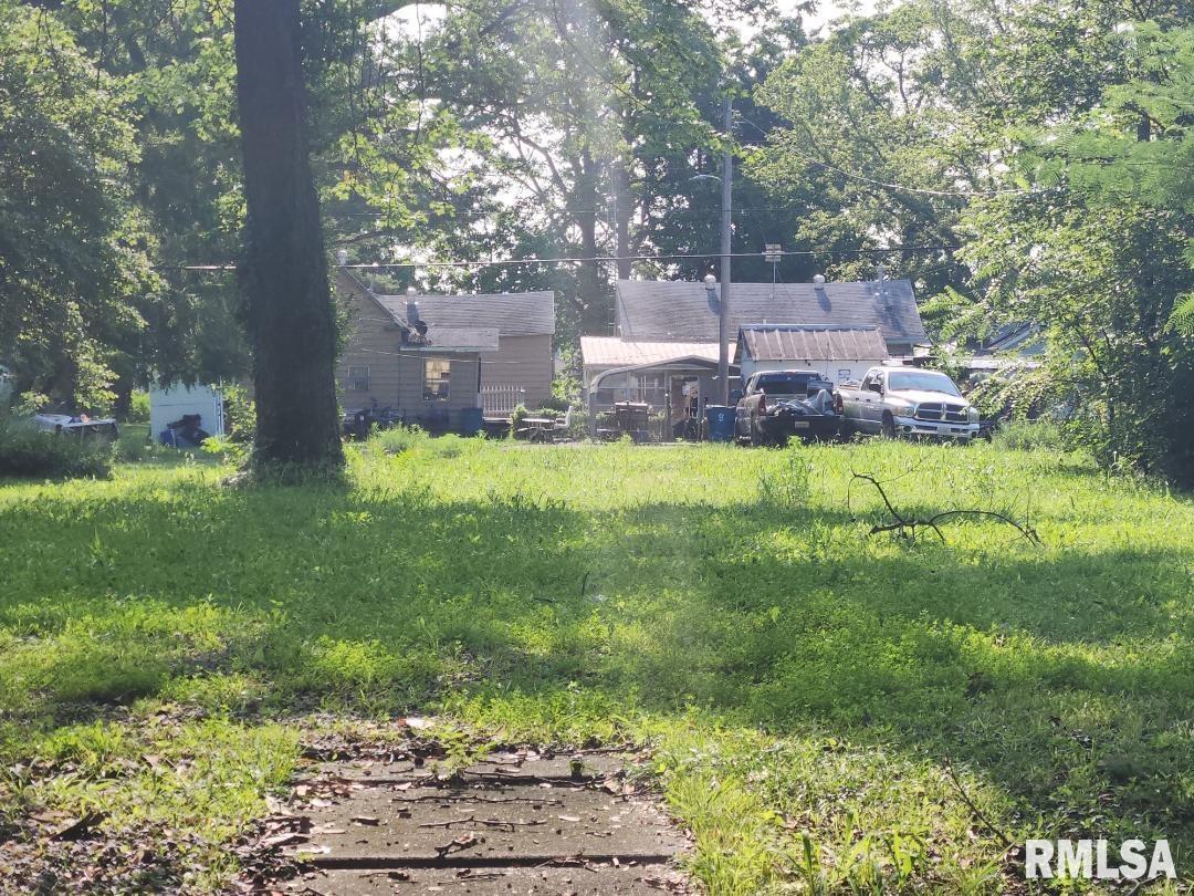 327 S HICKORY Street