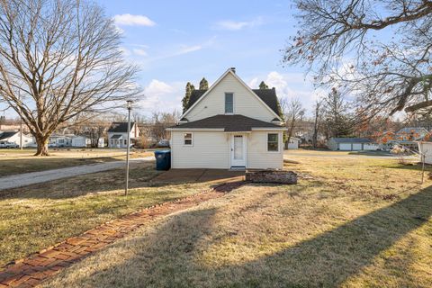 Tiny photo for 136 W Mill Street, Kewanee, IL 61443 (MLS # 12549275)
