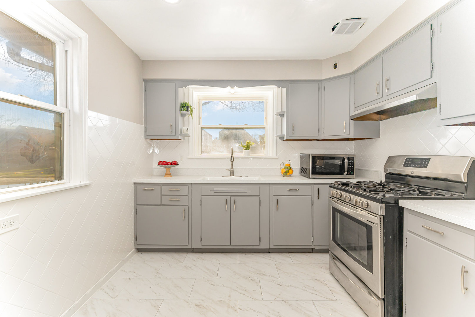 4852 W HIRSCH Street