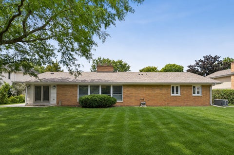 Tiny photo for 2865 Leanne Court, Northbrook, IL 60062 (MLS # 12735791)