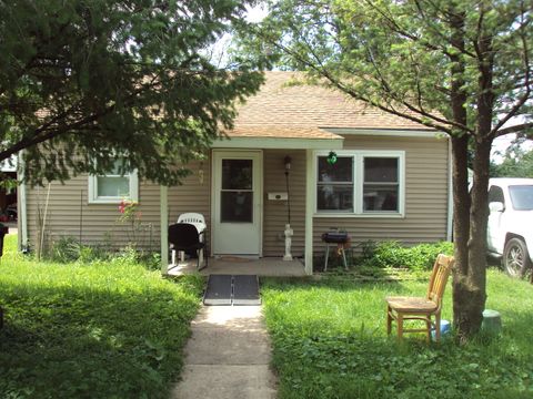 Single Family Residence in Urbana IL 109 Crystal Lake Drive.jpg