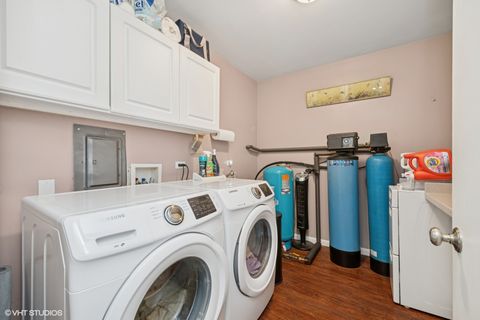 Tiny photo for 1301 Little John Drive, Elgin, IL 60120 (MLS # 12463590)
