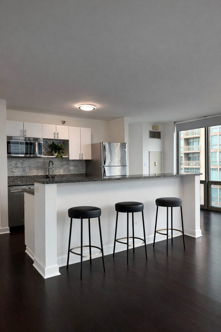 2 E Erie Street 2802