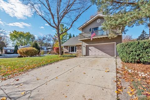 Tiny photo for 900 Sarasota Lane, Crystal Lake, IL 60014 (MLS # 12519128)