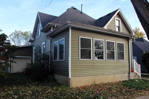 Tiny photo for 419 W Jefferson Street, Clinton, IL 61727 (MLS # 12764993)