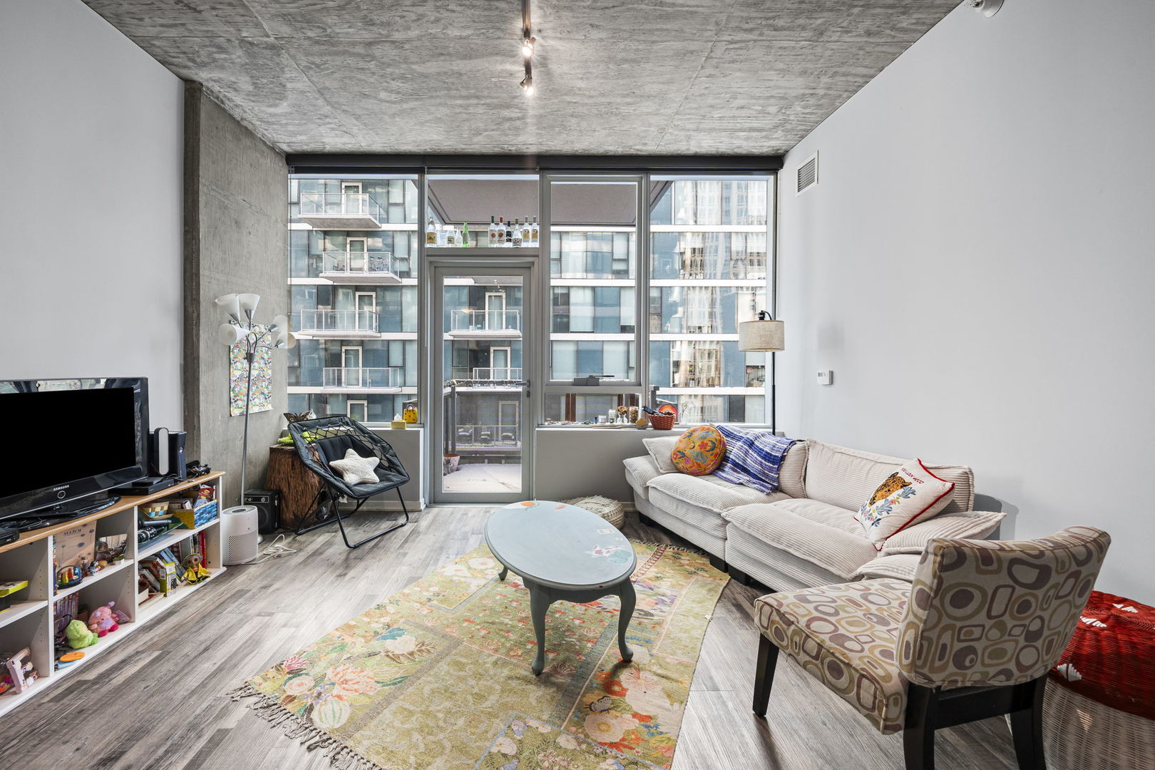 1345 S Wabash Avenue 909