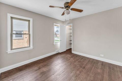 Tiny photo for 10026 S Spaulding Avenue, Evergreen Park, IL 60805 (MLS # 12526637)