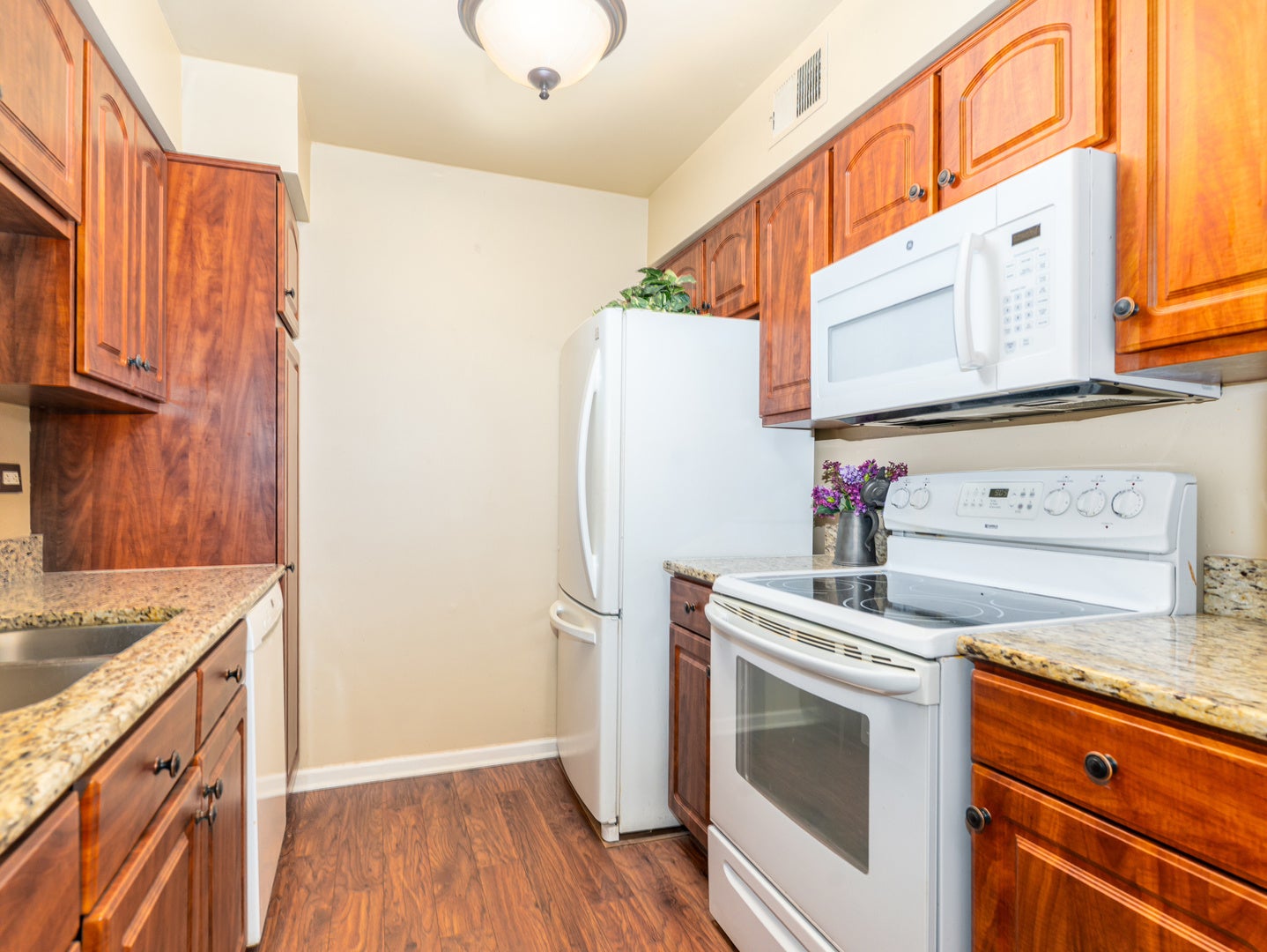 6106 Knoll Valley Drive 102