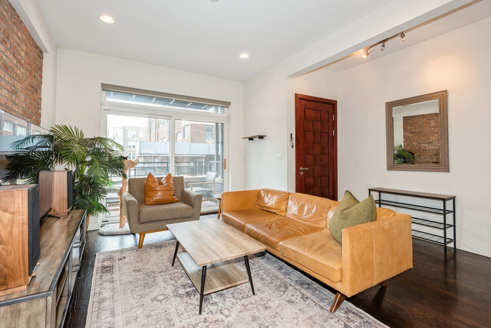 2322 W AUGUSTA Boulevard 1A