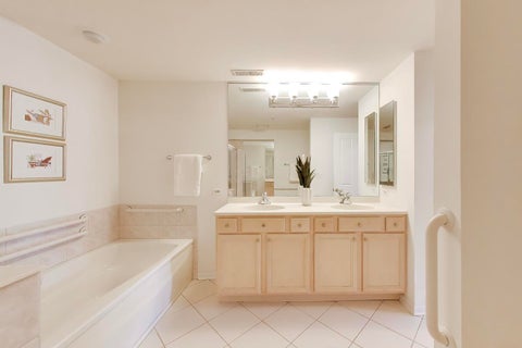 Tiny photo for 445 Village Green #308, Lincolnshire, IL 60069 (MLS # 12637828)