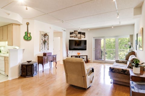 Tiny photo for 445 Village Green #308, Lincolnshire, IL 60069 (MLS # 12637828)