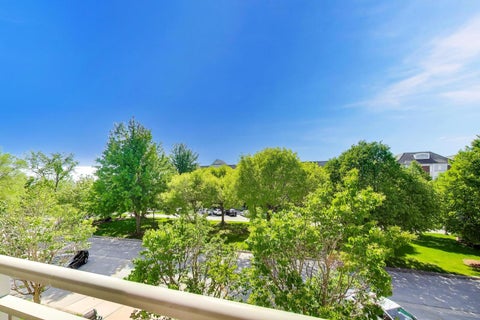 Tiny photo for 445 Village Green #308, Lincolnshire, IL 60069 (MLS # 12637828)