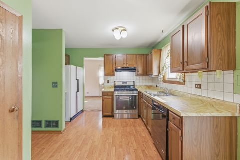 Tiny photo for 5 Canterbury Court, Streamwood, IL 60107 (MLS # 12500401)