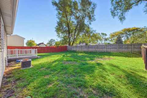 Tiny photo for 5 Canterbury Court, Streamwood, IL 60107 (MLS # 12500401)