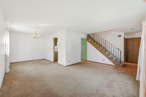 Tiny photo for 5 Canterbury Court, Streamwood, IL 60107 (MLS # 12500401)