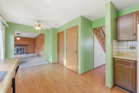 Tiny photo for 5 Canterbury Court, Streamwood, IL 60107 (MLS # 12500401)