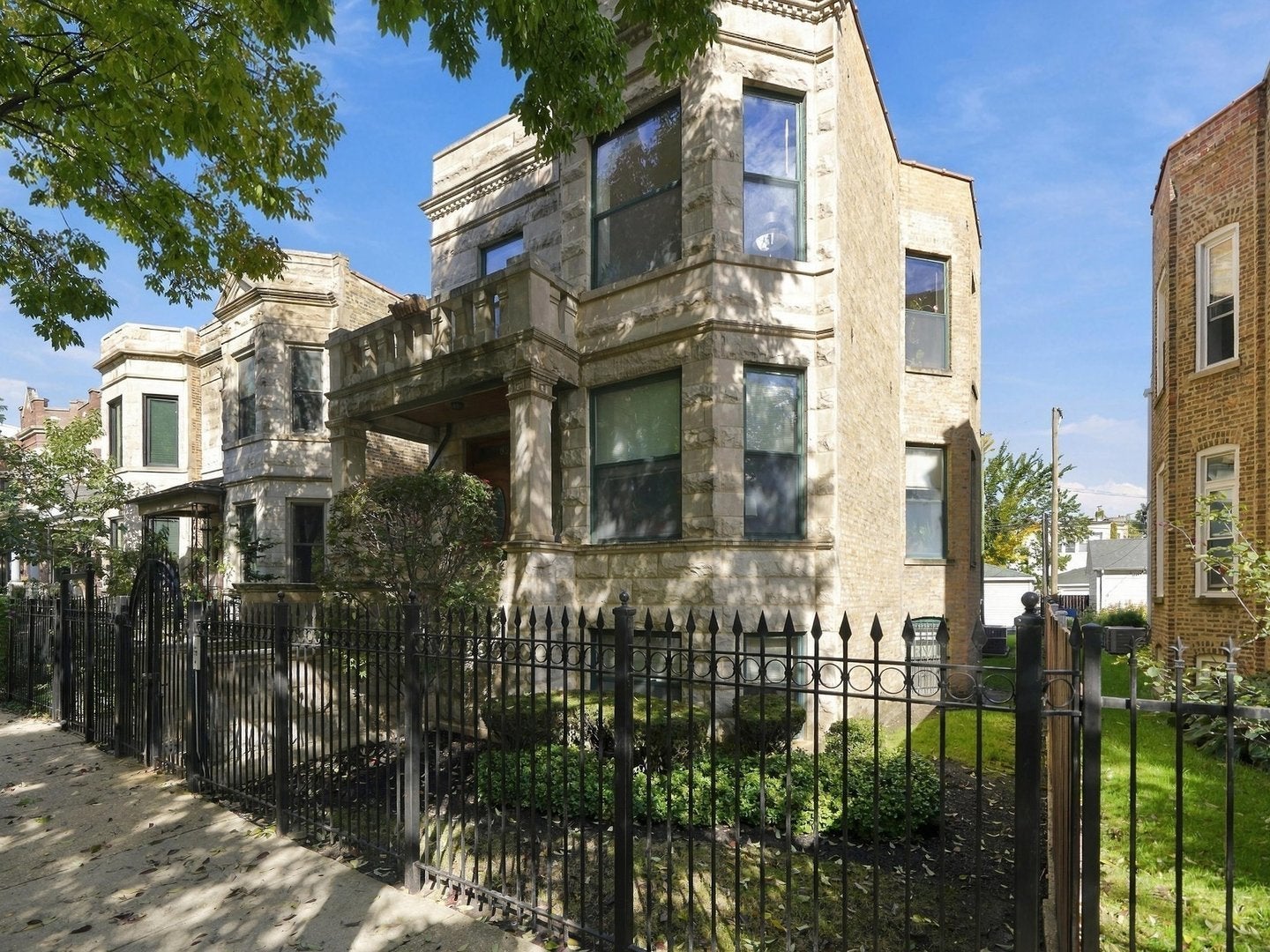 3244 W Potomac Avenue