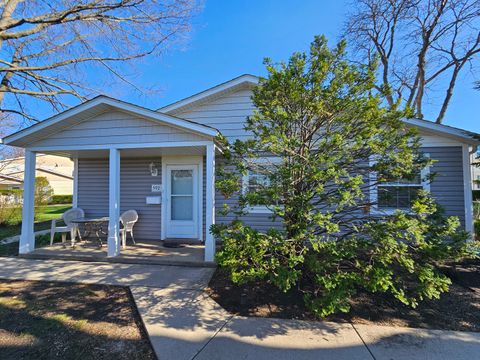 592 LOTUS Court 114-A Wheeling IL 60090