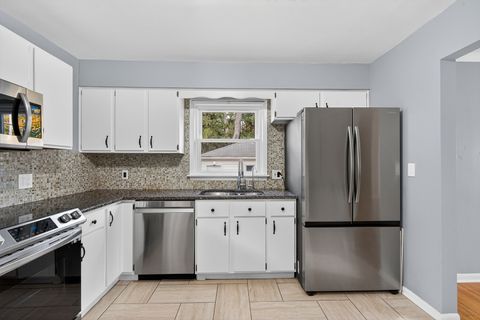 Tiny photo for 288 N Lincoln Avenue, Mundelein, IL 60060 (MLS # 12475637)