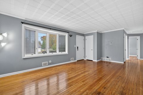 Tiny photo for 288 N Lincoln Avenue, Mundelein, IL 60060 (MLS # 12475637)