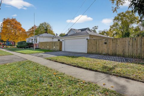 Tiny photo for 288 N Lincoln Avenue, Mundelein, IL 60060 (MLS # 12475637)
