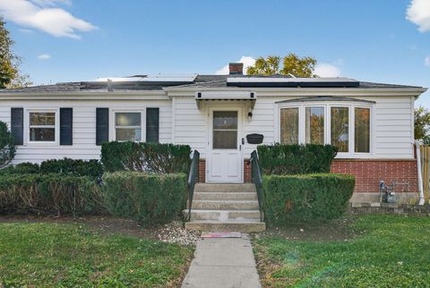 Tiny photo for 288 N Lincoln Avenue, Mundelein, IL 60060 (MLS # 12475637)