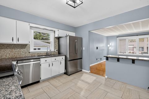 Tiny photo for 288 N Lincoln Avenue, Mundelein, IL 60060 (MLS # 12475637)