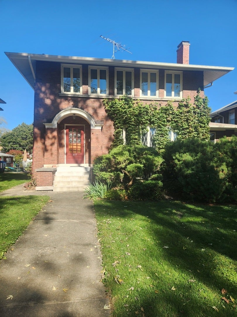 817 Buell Avenue