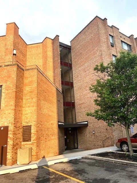 Photo of 5348 N Cumberland Avenue #204, Chicago, IL 60656 (MLS # 12498474)