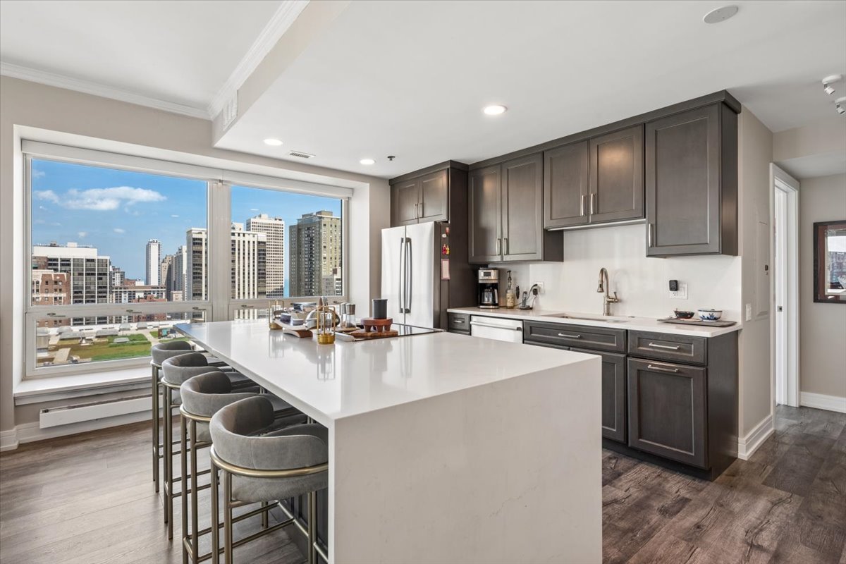 57 E Delaware Place 1805