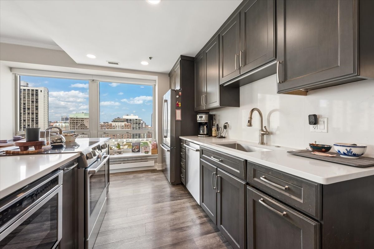 57 E Delaware Place 1805