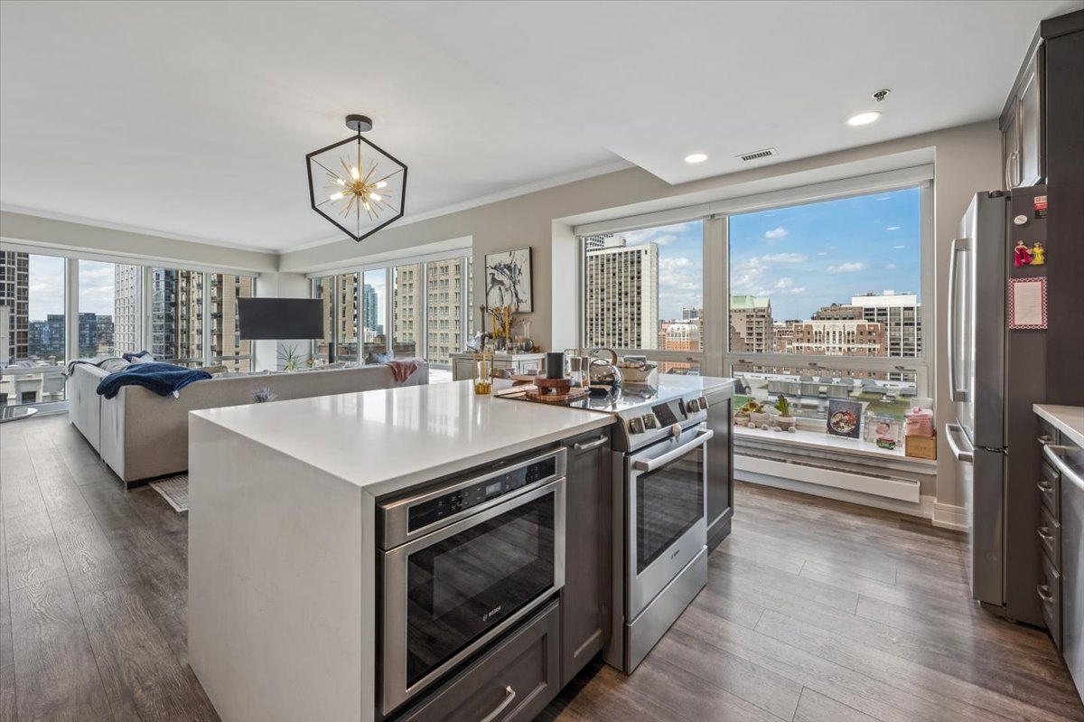 57 E Delaware Place 1805