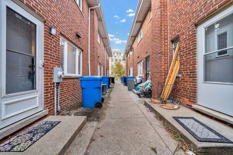 Tiny photo for 2006 W Farwell Avenue, Chicago, IL 60645 (MLS # 12598914)