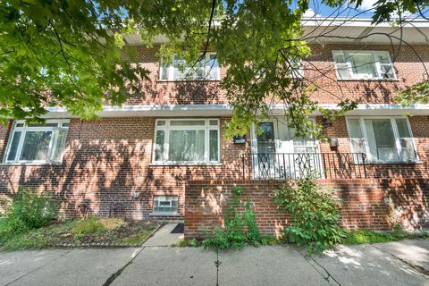 Photo of 2006 W Farwell Avenue, Chicago, IL 60645 (MLS # 12598914)