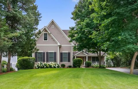 Photo of 141 Walnut Street, Libertyville, IL 60048 (MLS # 12614505)