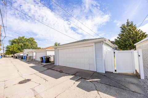 Tiny photo for 5334 N Melvina Avenue, Chicago, IL 60630 (MLS # 12487344)
