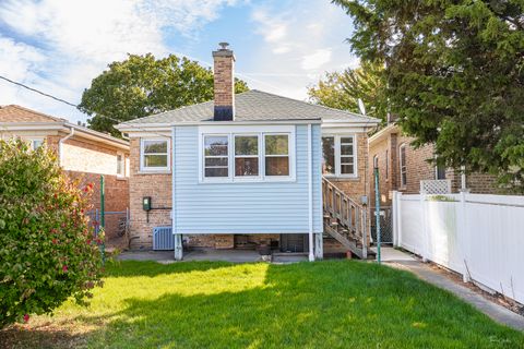 Tiny photo for 5334 N Melvina Avenue, Chicago, IL 60630 (MLS # 12487344)