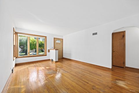 Tiny photo for 5334 N Melvina Avenue, Chicago, IL 60630 (MLS # 12487344)