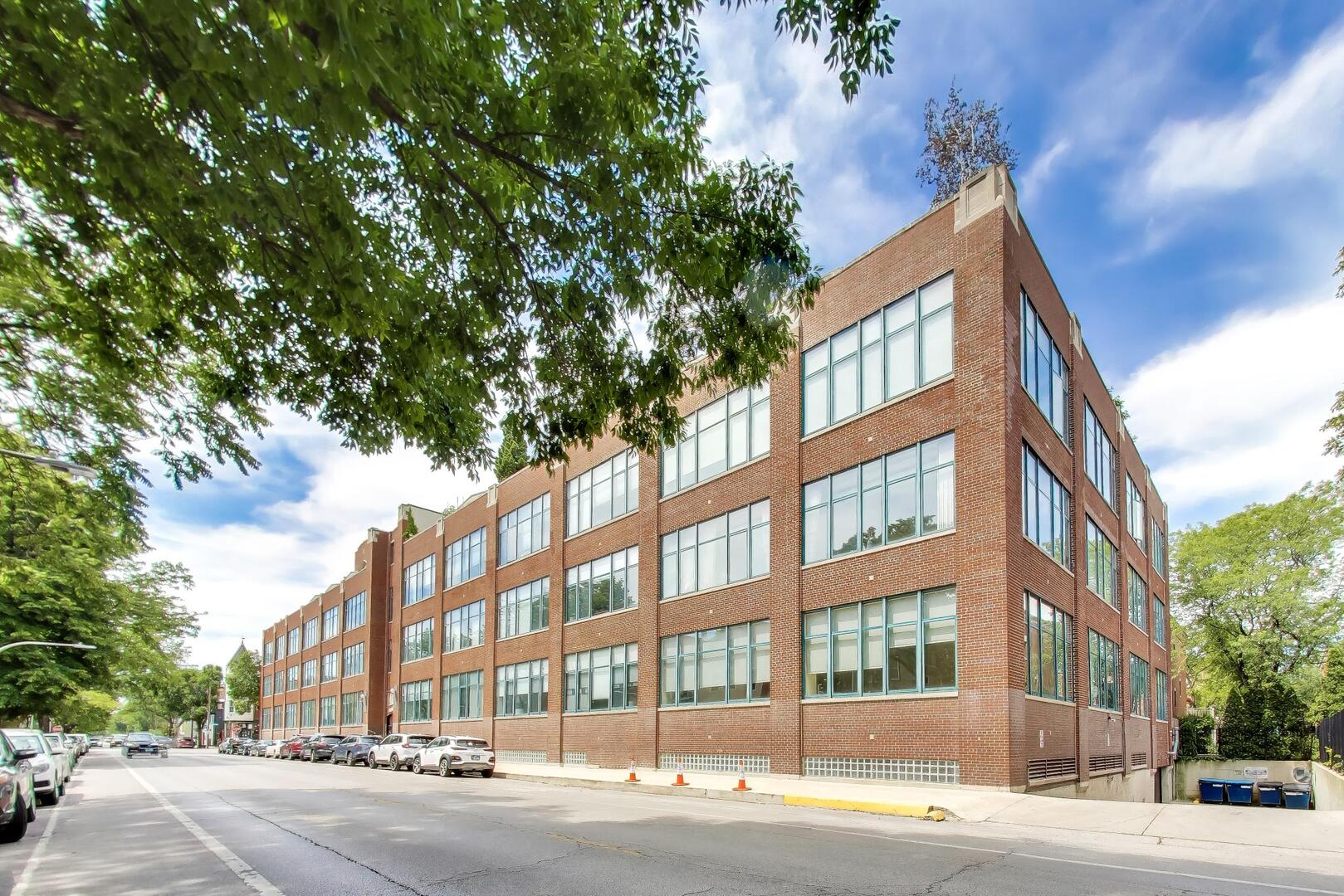 2600 N Southport Avenue 315