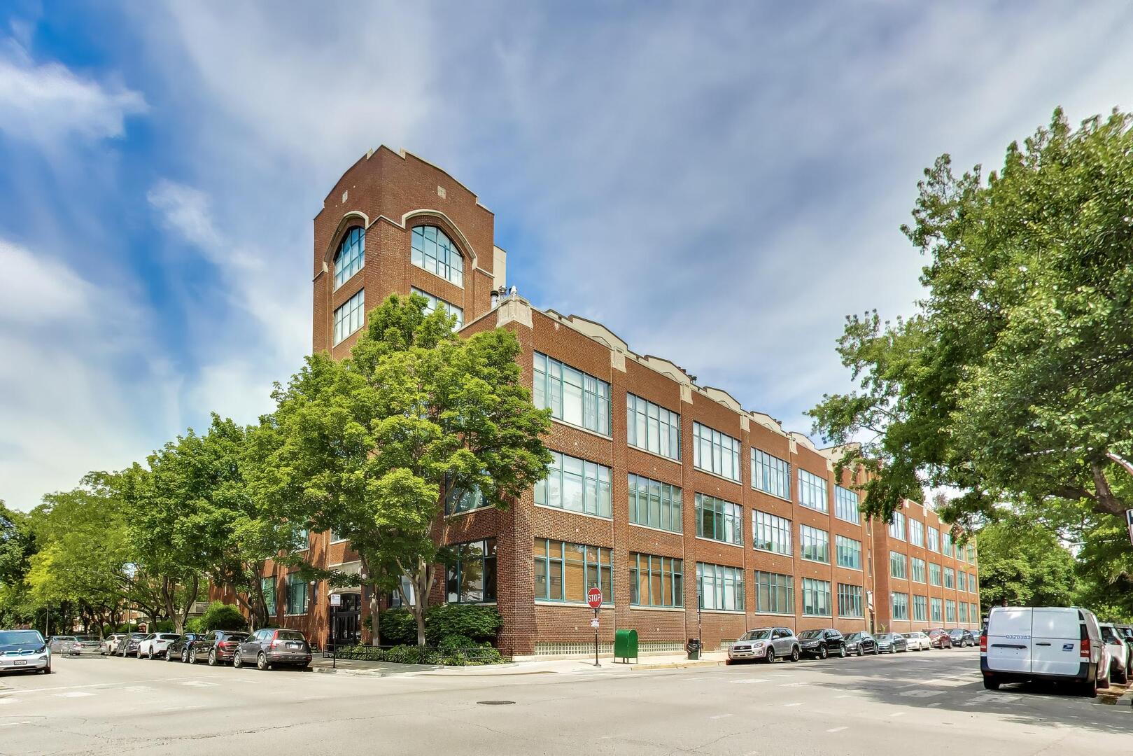 2600 N Southport Avenue 315
