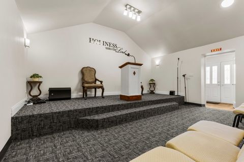 Tiny photo for 702 Cambridge Avenue, Rockford, IL 61102 (MLS # 12574454)