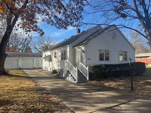 Photo of 307 N Linden Street, Clinton, IL 61727 (MLS # 12518627)