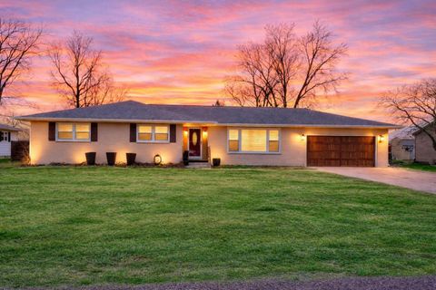 Photo of 1931 W 4th Street, Centralia, IL 62801 (MLS # 12586836)