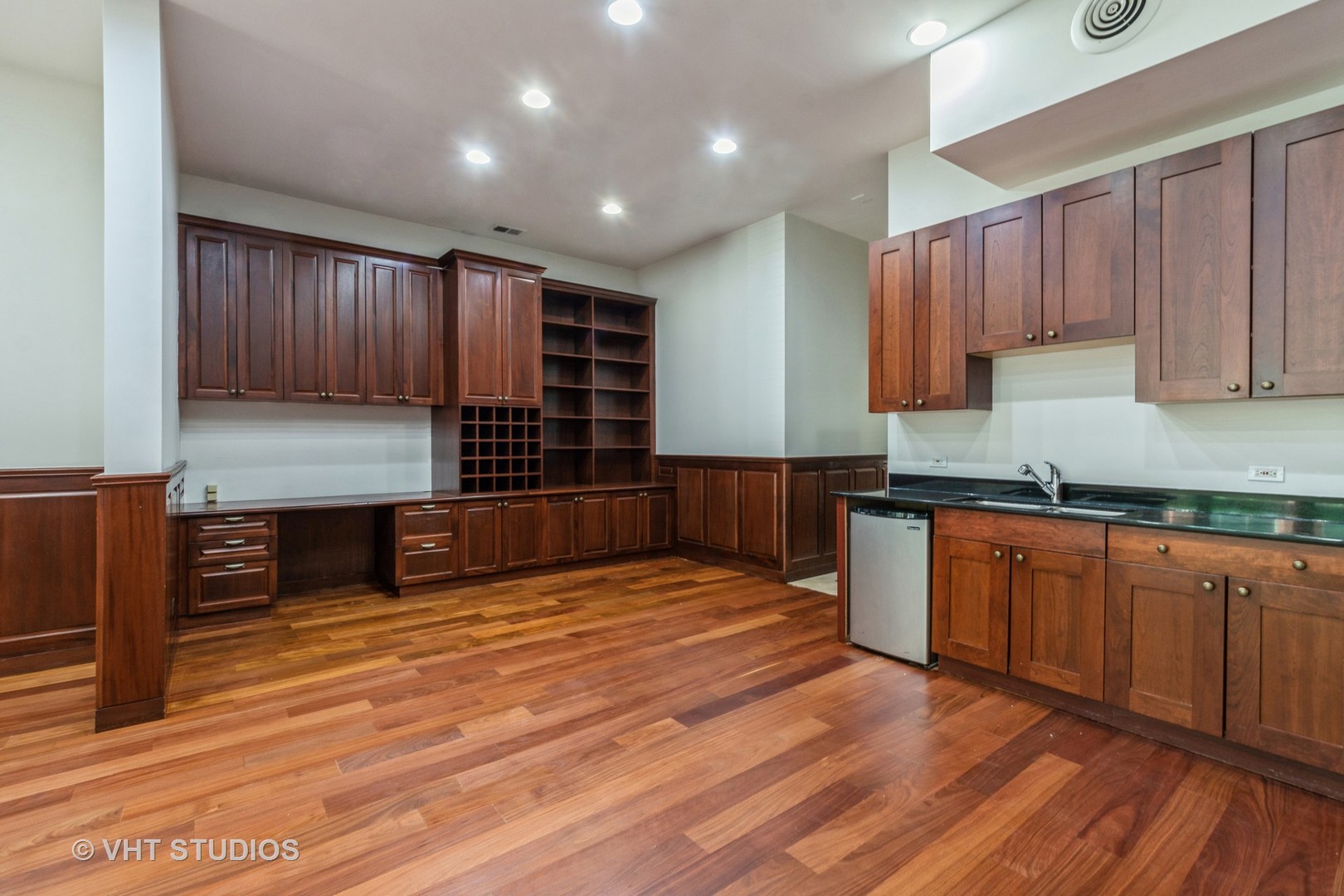 817 W Superior Street 1