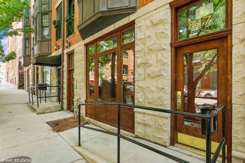 817 W Superior Street 1 Chicago IL 60622