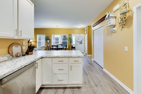 Tiny photo for 927 Camden Street #B, McHenry, IL 60050 (MLS # 12620271)