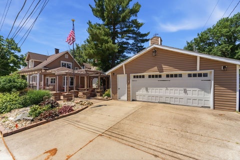 Tiny photo for 940 Jones Street, Bettendorf, IA 52722 (MLS # 12650723)