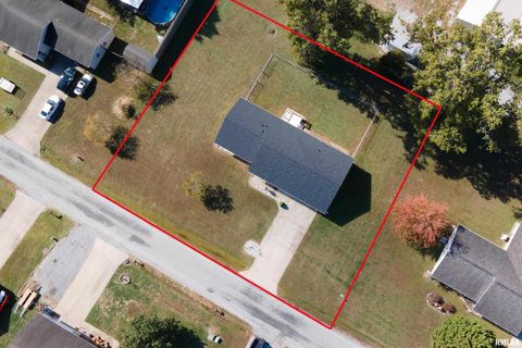 Tiny photo for 1304 HAZEL Street, Johnston City, IL 62951 (MLS # EB460333)