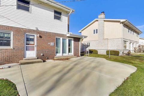 Tiny photo for 413 S Carol Lane, Mount Prospect, IL 60056 (MLS # 12555118)